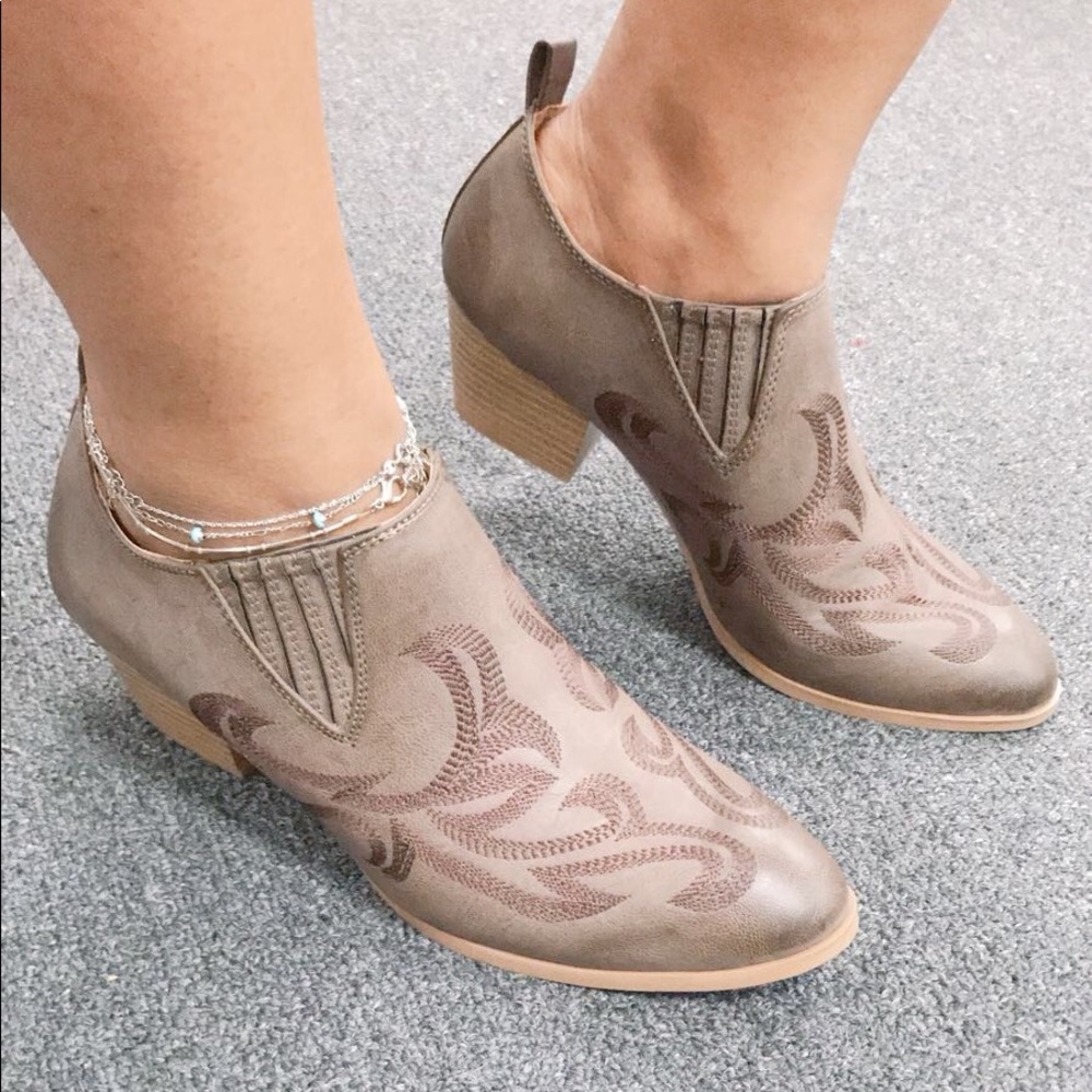 NEW ARRIVALS Ladies slip on cowboy boots